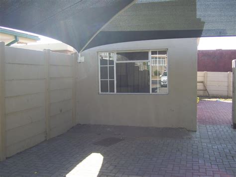 Bachelor to rent in vanderbijlpark for r2000  one more thing